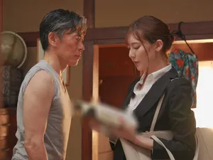 Diễn giải cốt truyện sườn xám ~ Bộ ngực lớn đầy đặn của cô kỹ thuật viên đẩy ngực cho khách hàng, để lộ mặt, thổi kèn, đeo vòng ngực, liếm núm vú, thủ dâm và quan hệ tình dục không dùng bao cao su...