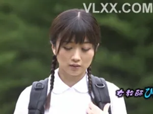 Lớn rồi nhưng vẫn được mẹ cho bú ti