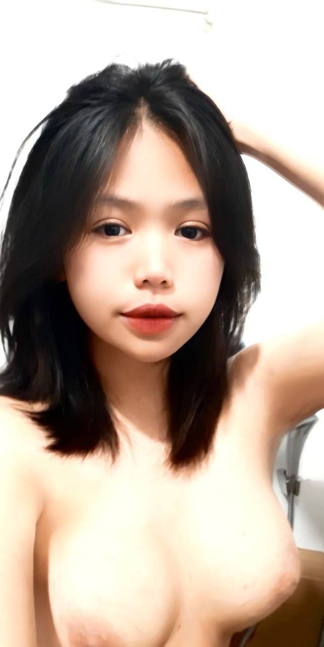 Lén lút thủ dâm trong nhà tắm bị anh người yêu phát hiện