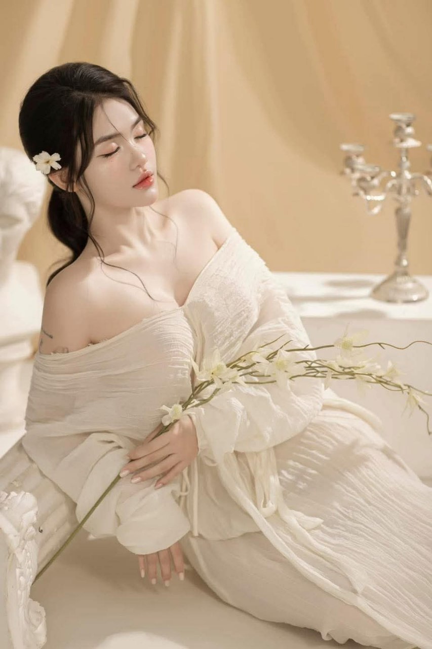 Dâng chị gái cho thằng bắt nạt mình phang ngay trước mặt